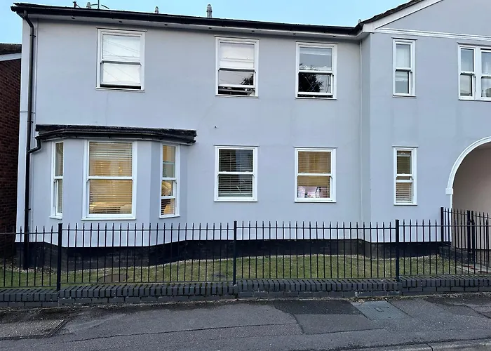 The Snug - Town Centre Apartment
