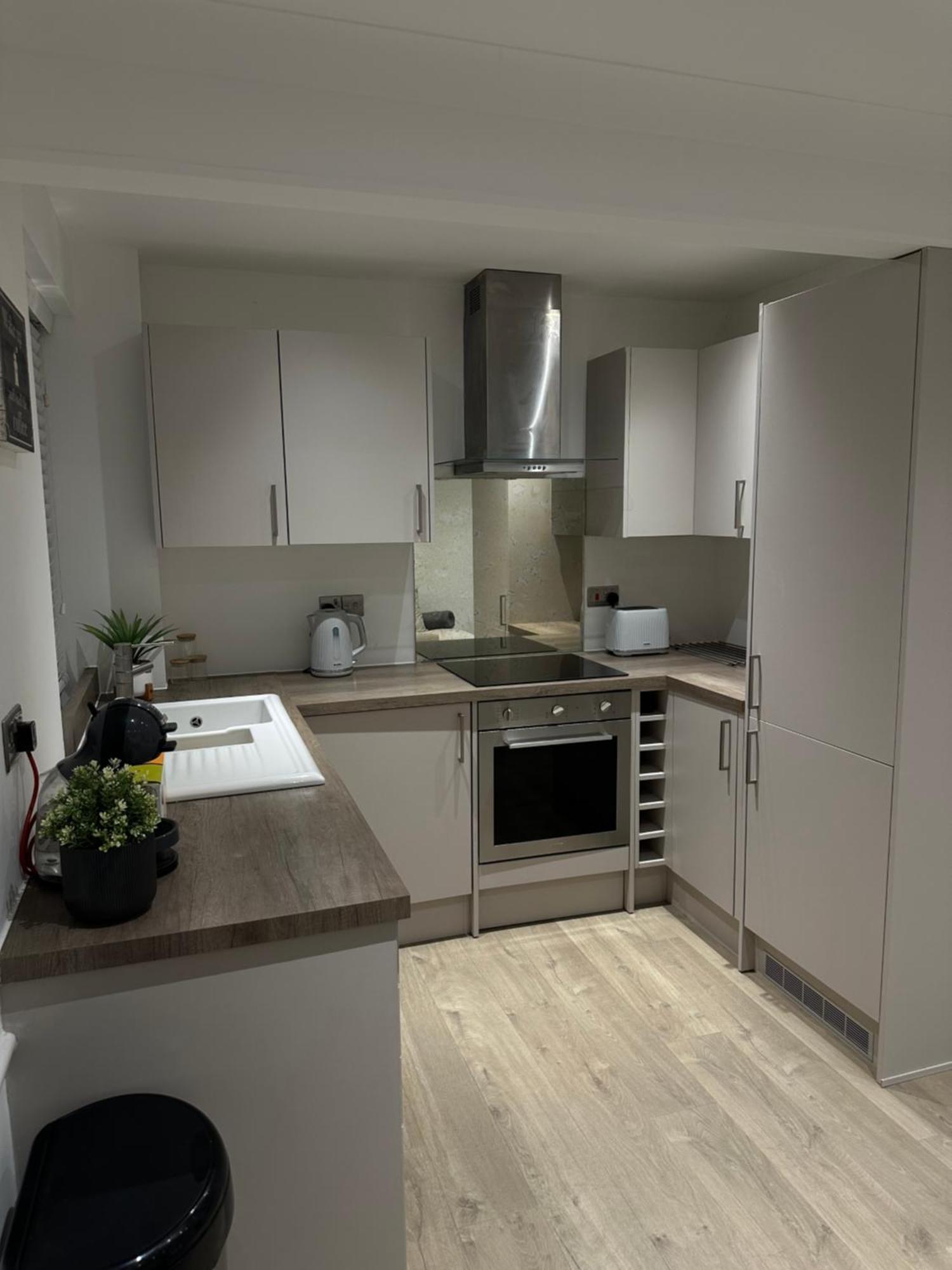 The Snug - Town Centre Apartment *